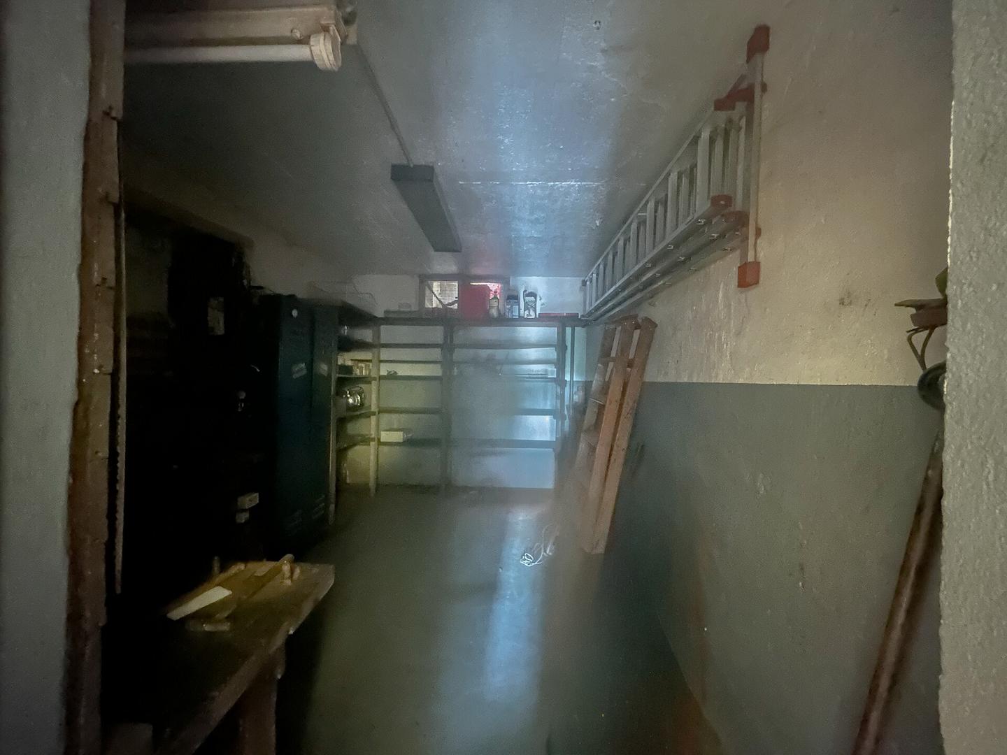27.1 - Garage