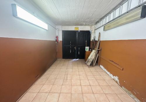 28 - Garage
