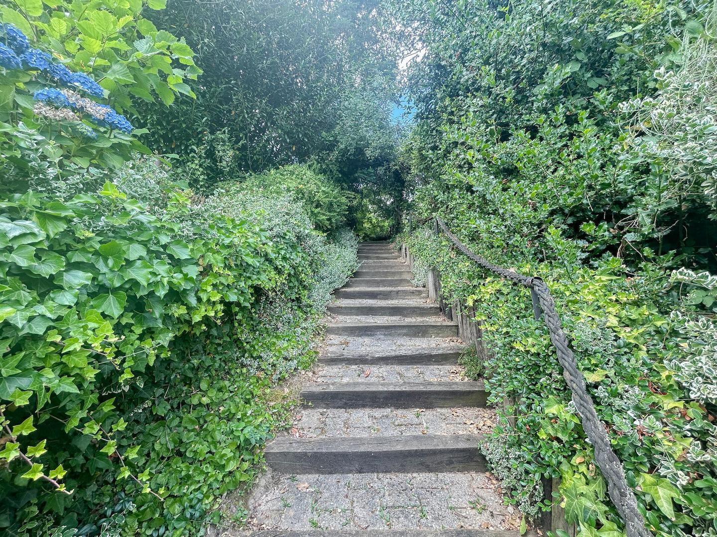 33 - Gartenaufgang
