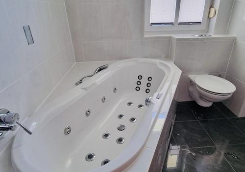 Badewanne mit Funktion