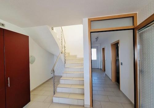 WoKü, Flur, Treppe ins OG