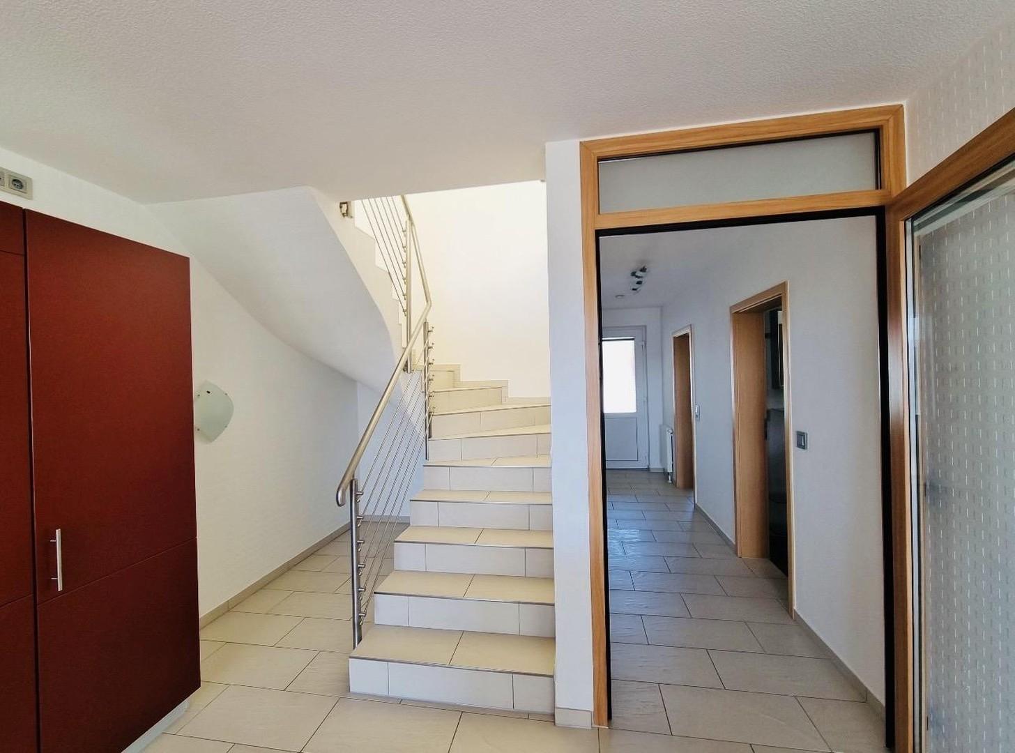 WoKü, Flur, Treppe ins OG