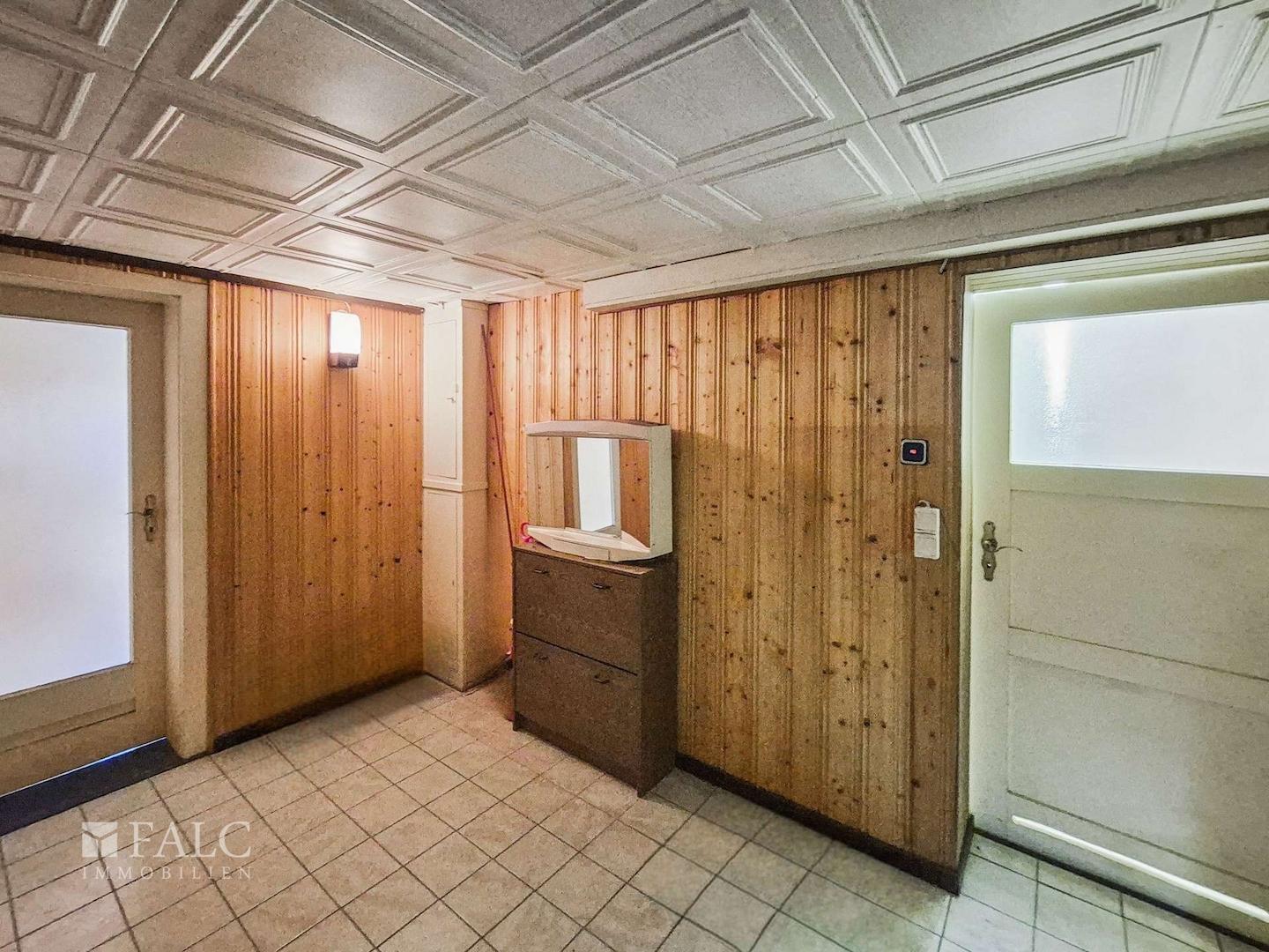 Durchgangszimmer KG
