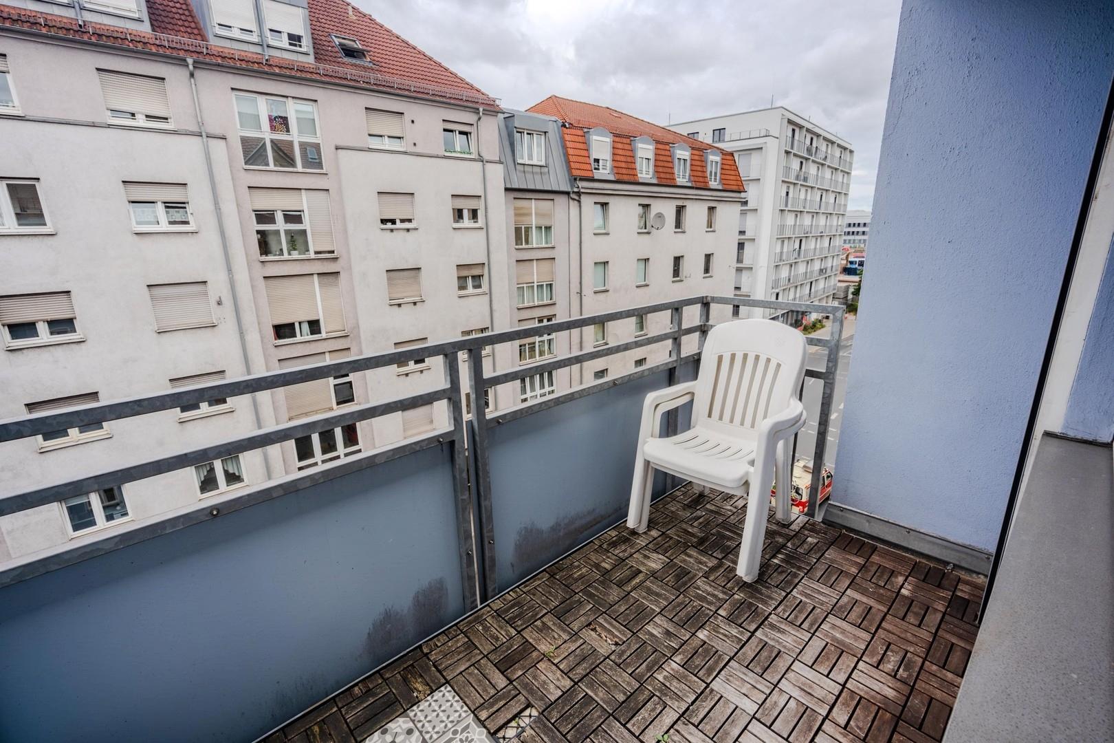 Balkon-Straßenseite-1