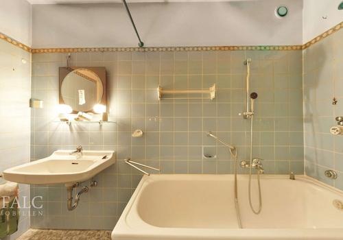 Wohnung Rechts Badezimmer 1_1