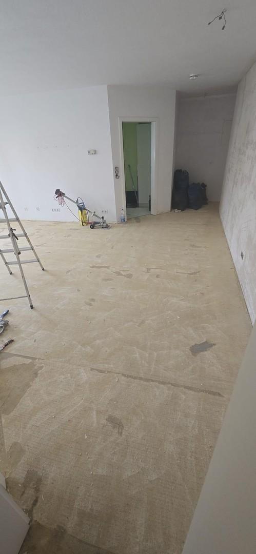 Wohnzimmer vor neuem Boden