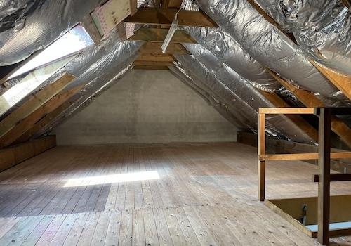 ausbaubarer Dachboden 14,7 m² 