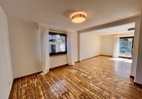 Großes, helles Wohnzimmer