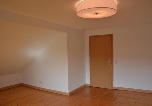 Großes, helles Jugendzimmer OG