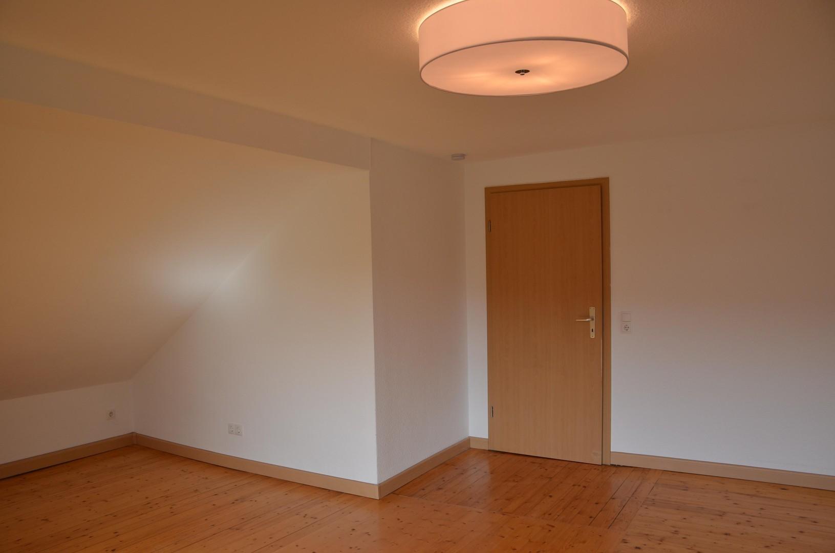 Großes, helles Jugendzimmer OG
