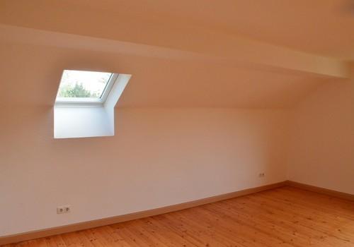 Großes, helles Jugendzimmer OG