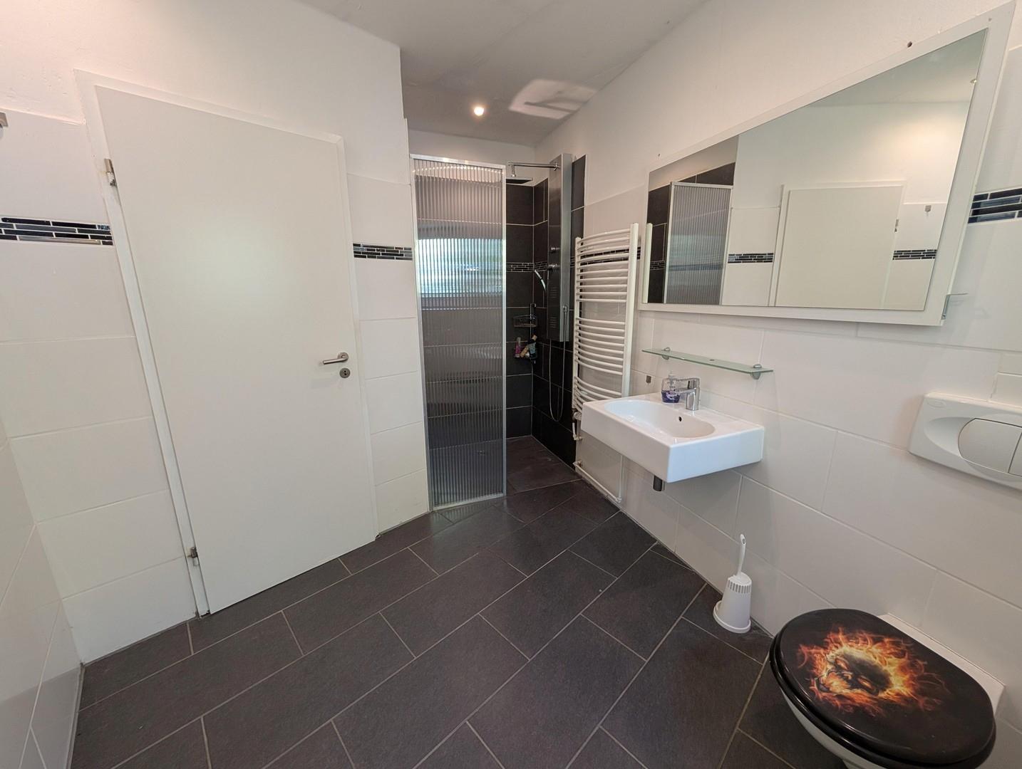 Badezimmer untere Wohneinhei