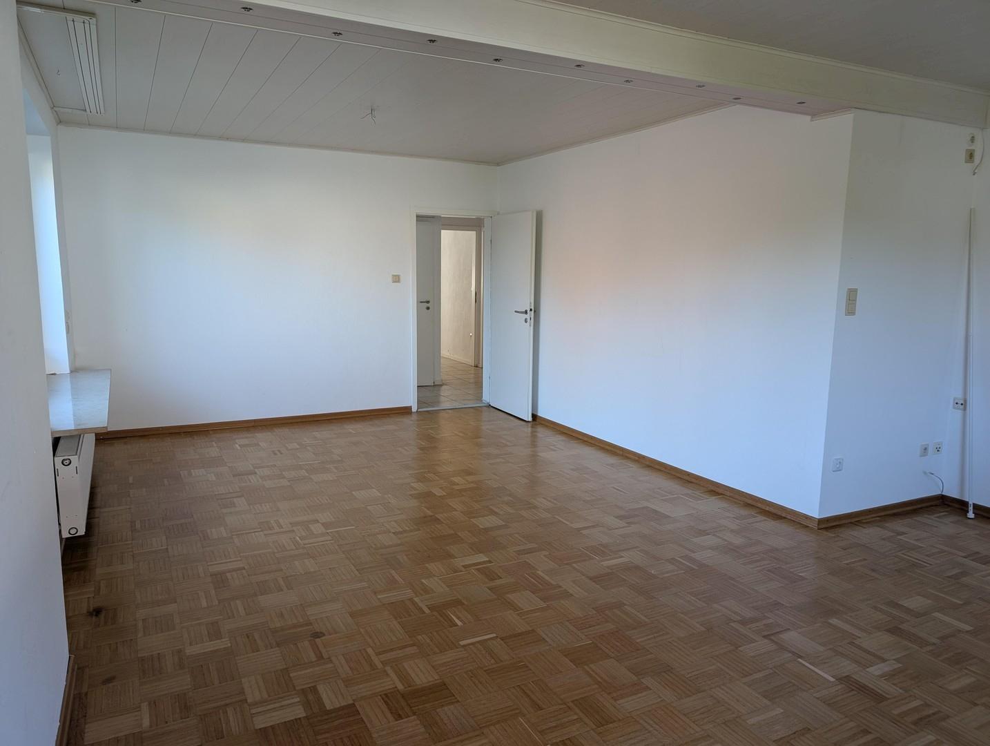Wohnmzimmer untere Wohneinheit