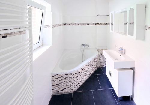 Badezimmer untere Wohneinheit