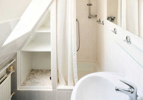 Badezimmer obere Wohneinheit
