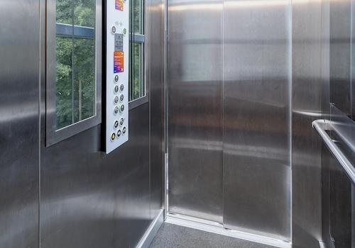Lift mit Aussicht auf die Burg