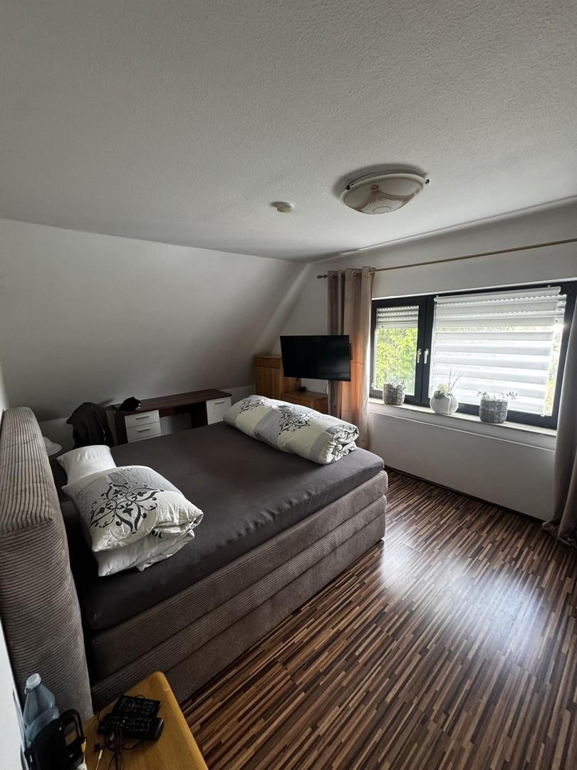 Schlafzimmer 1