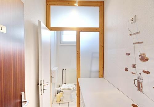 Damen-WC mit Dusche