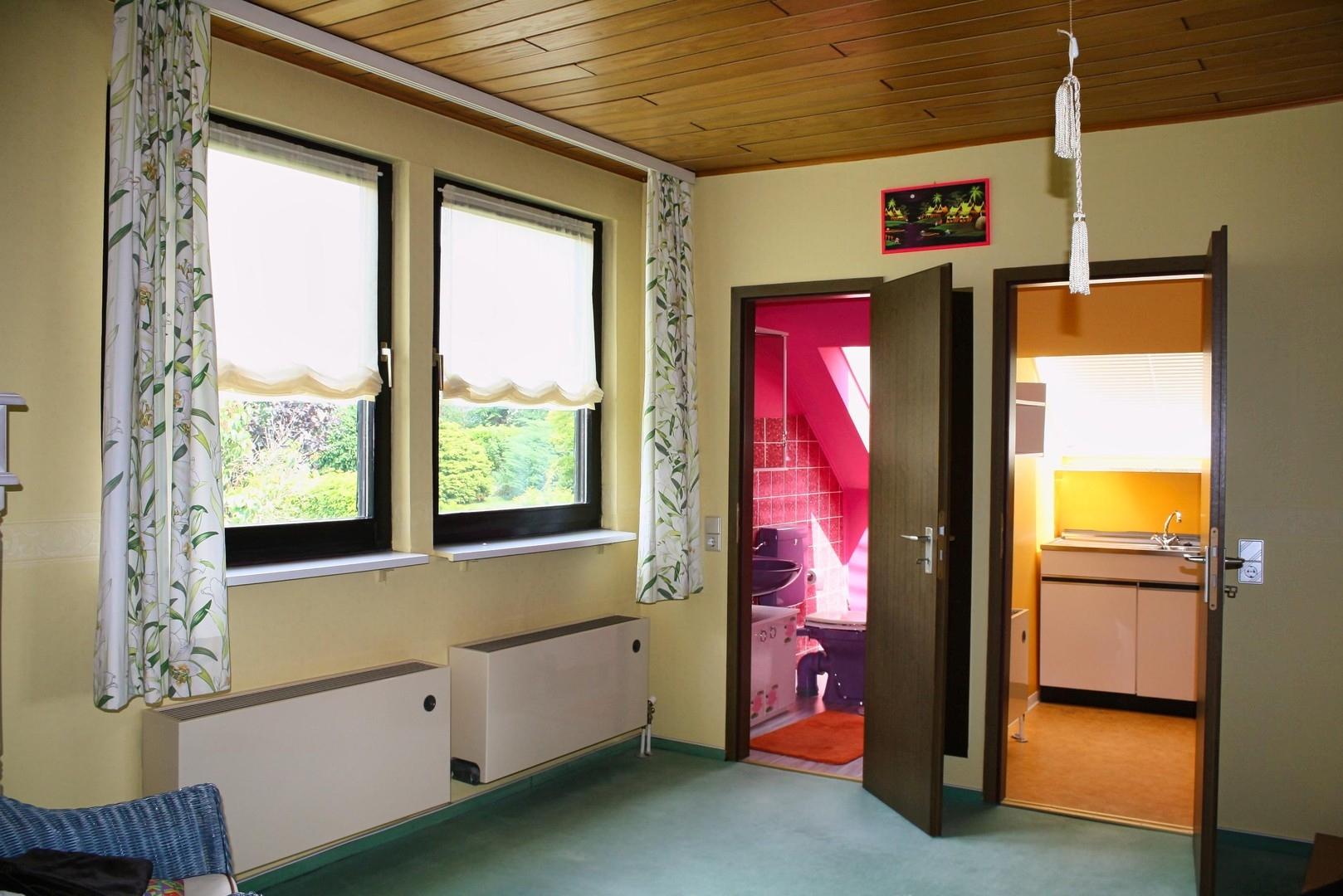 Zimmer im DG mit Toilette 