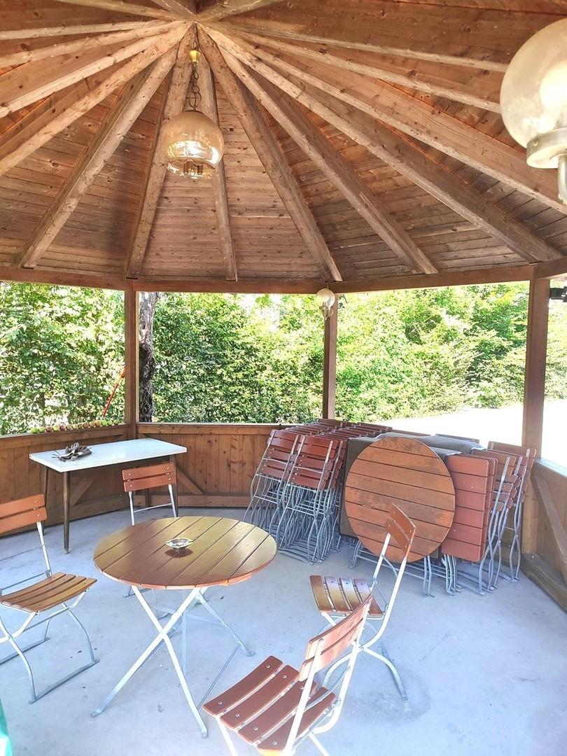 Biergarten Holzpavillon