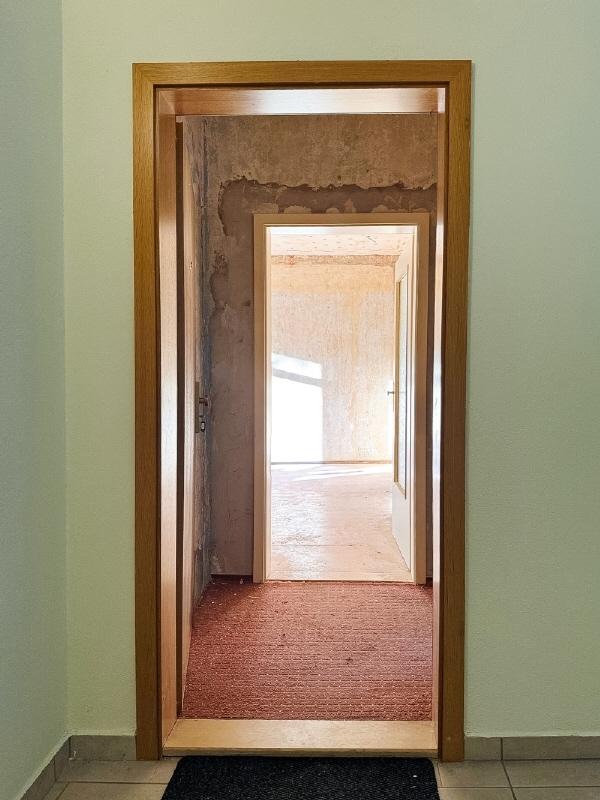 Eine Wohnung sanierungsbedürftig (1)