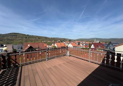 Blick über die Stadt im OG