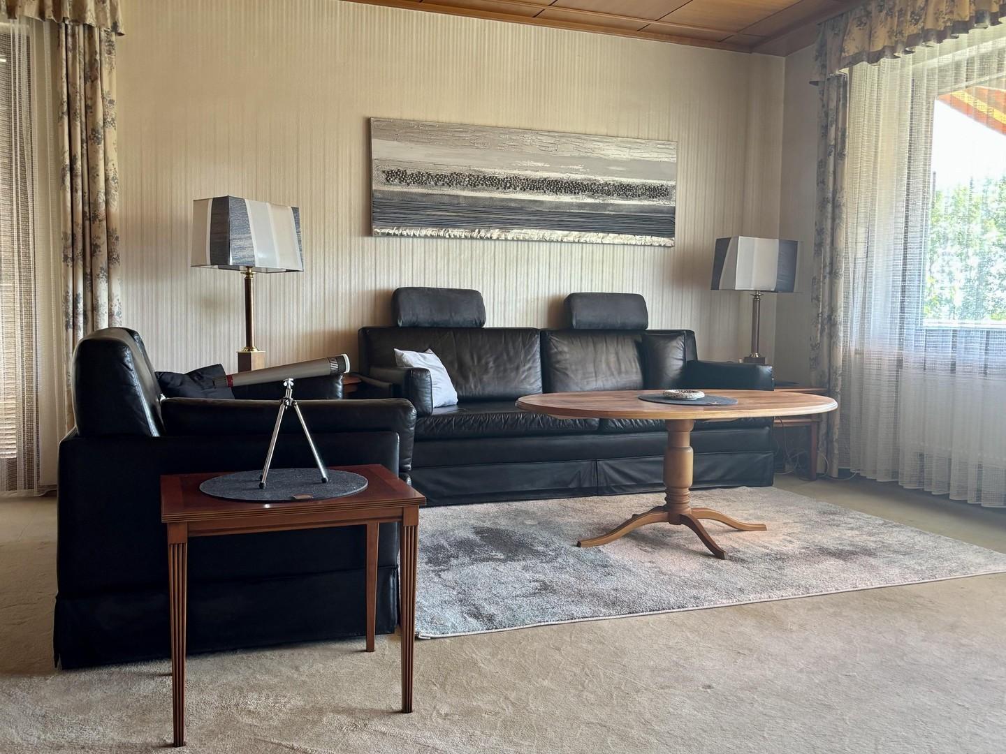 WZ: Lässige Leder-Couch-Ecke