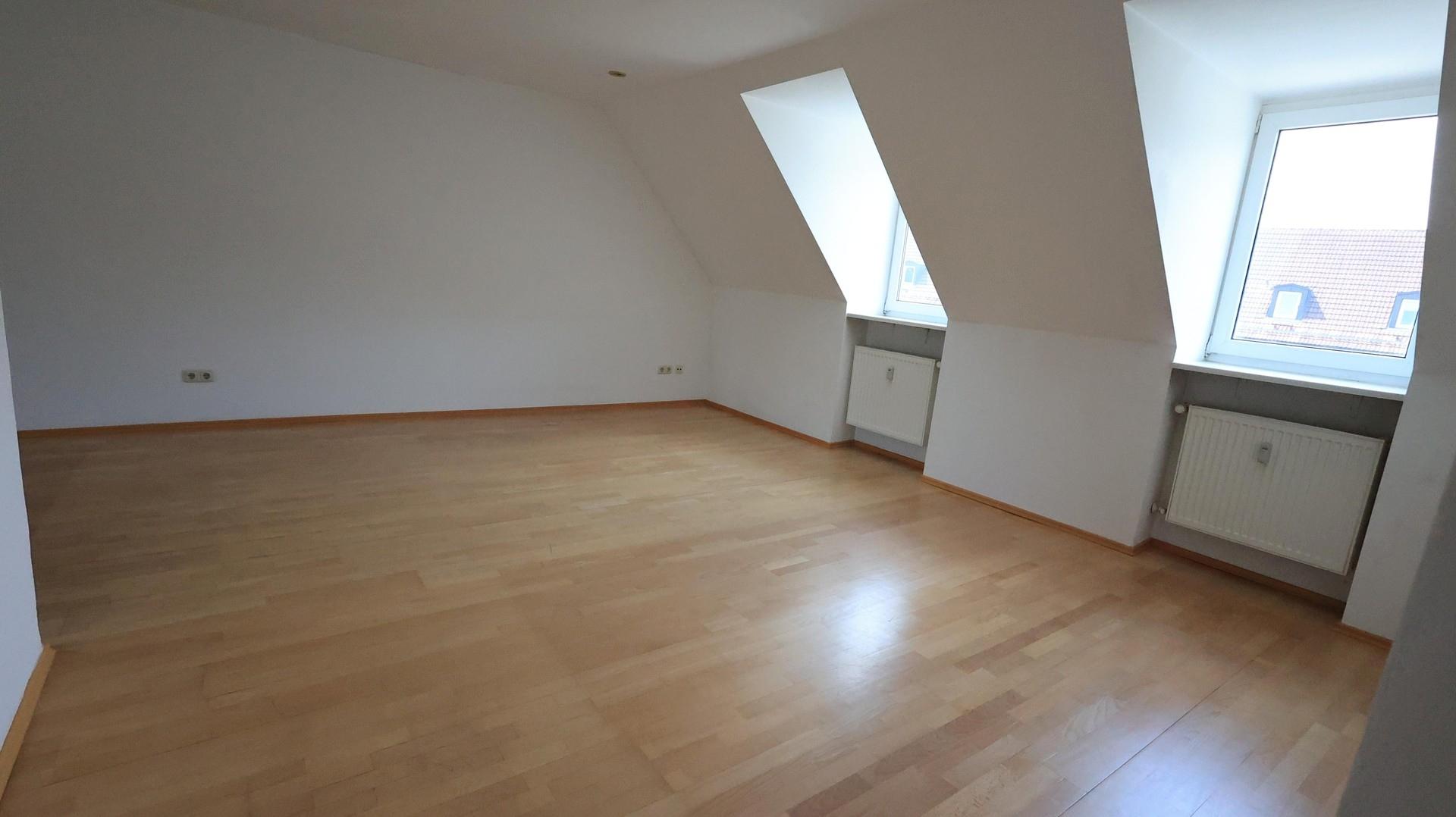 Wohnzimmer-Blick zum Innenhof