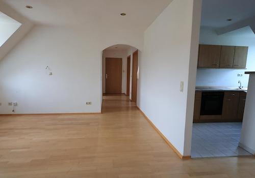 Wohnzimmer - Blick zum Flur 