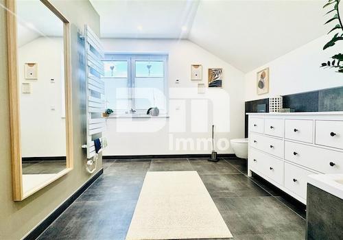 OG / DG Badezimmer / Wanne / Dusche