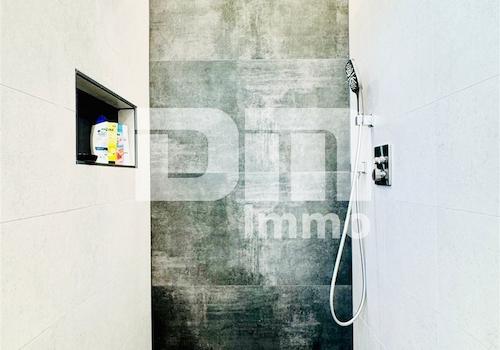 OG / DG Badezimmer / Wanne / Dusche