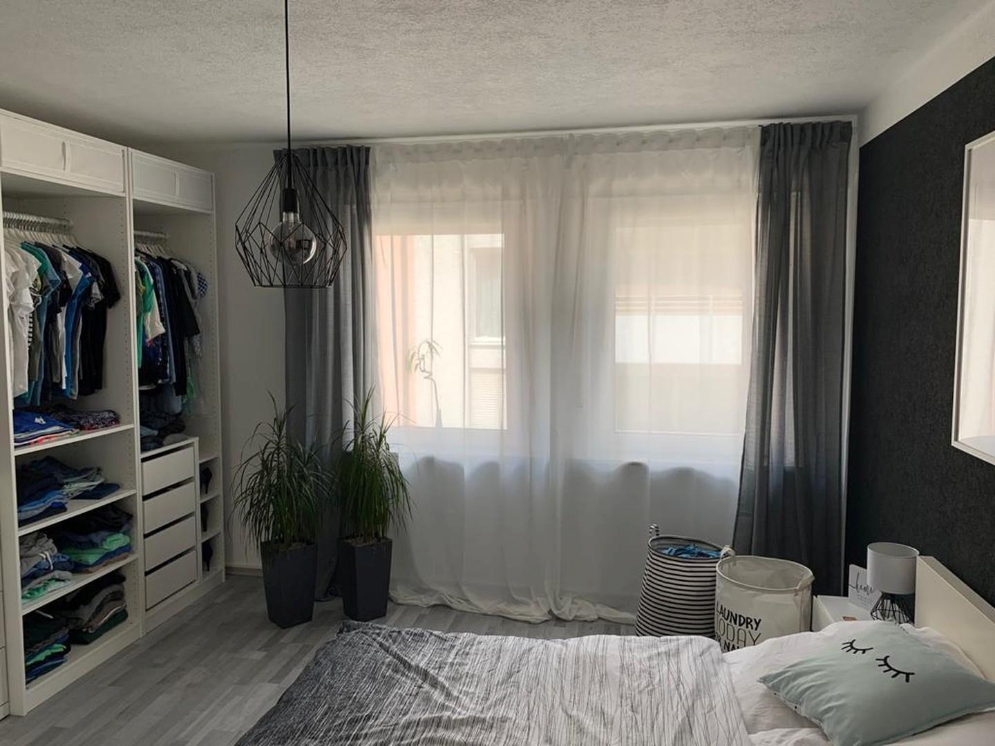 Schlafzimmer 1