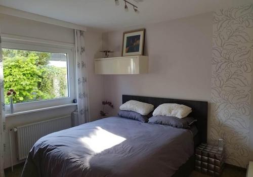 Schlafzimmer 1