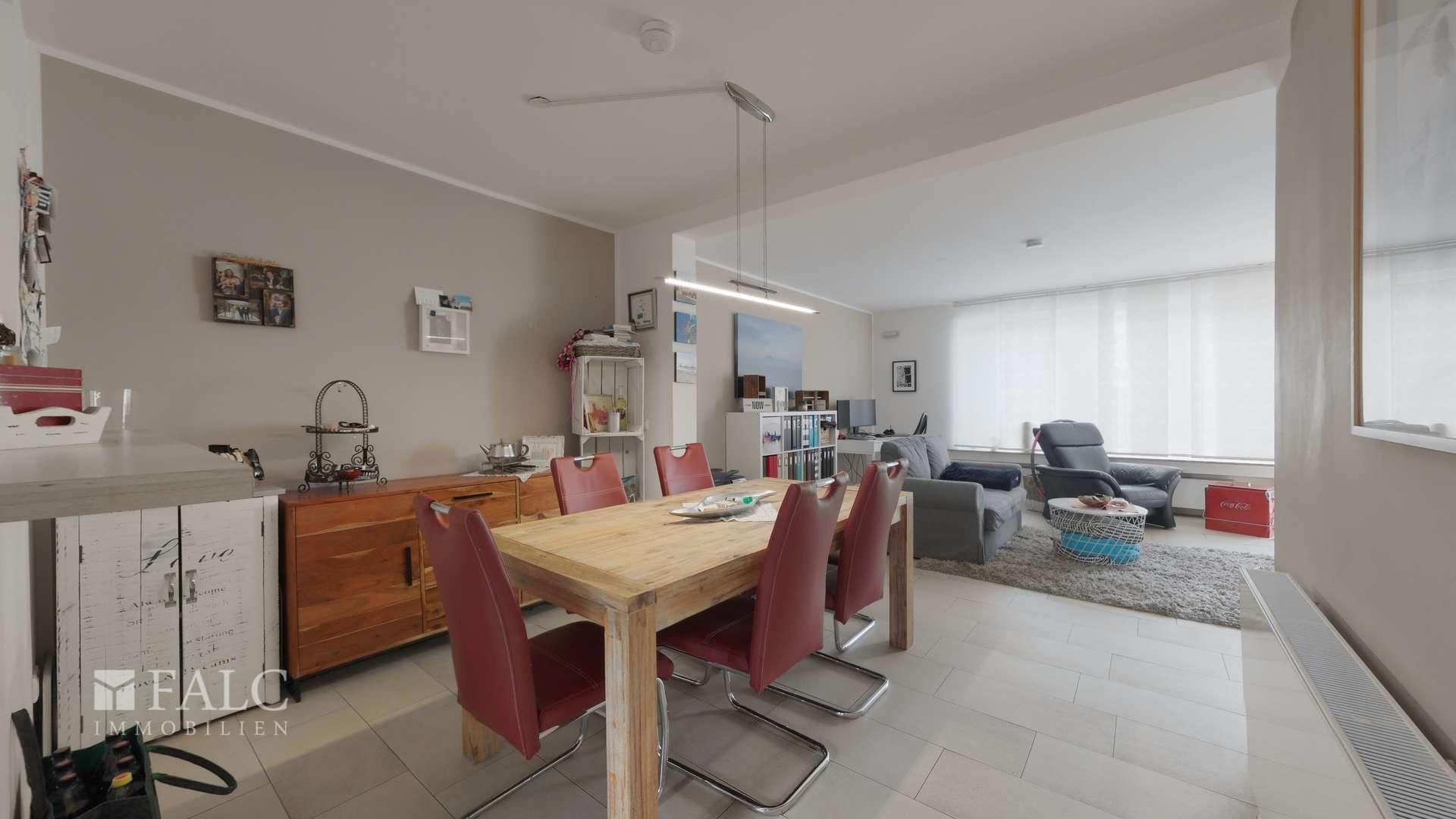 Wohnzimmer mit Essbereich