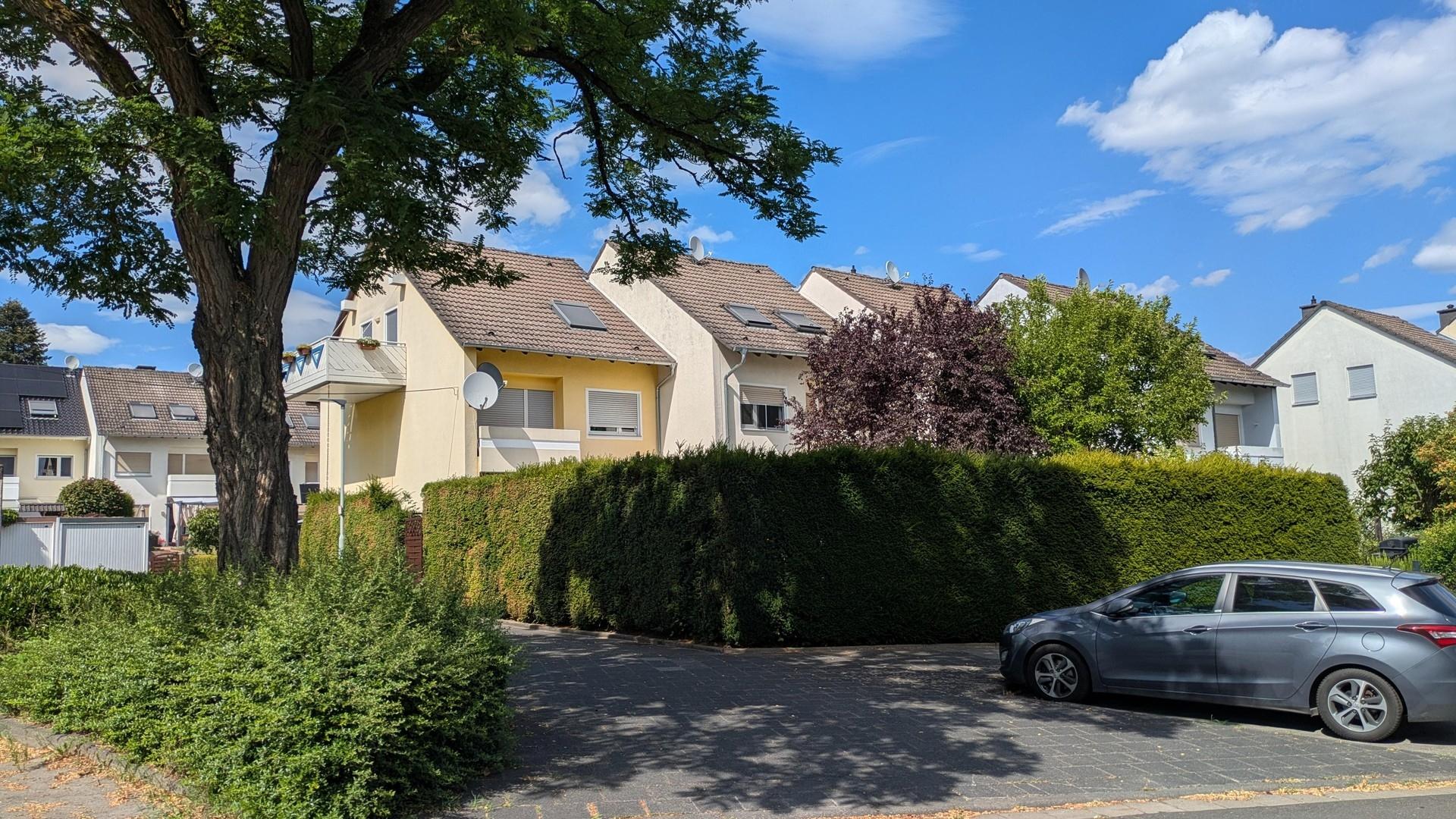 Weitere Parkplätze, Straße