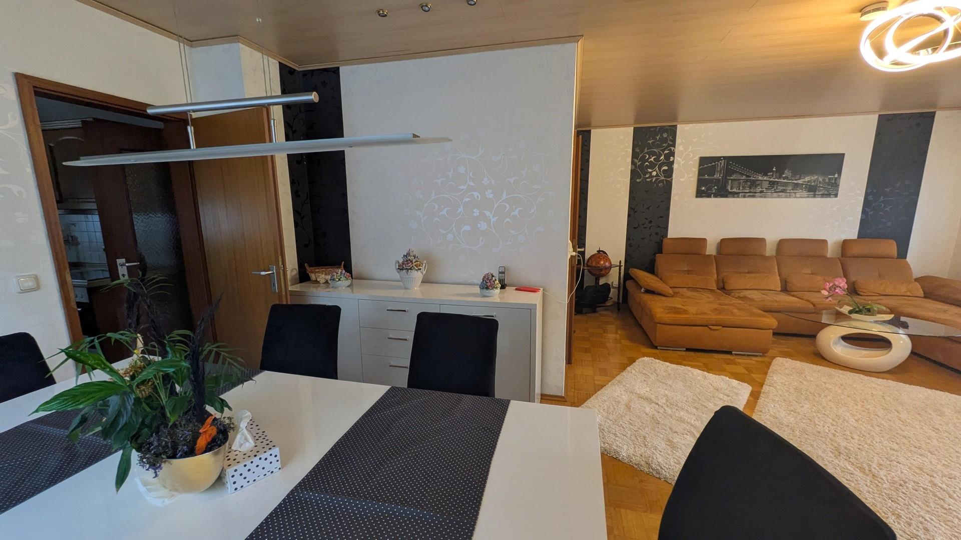 Wohn-, Esszimmer