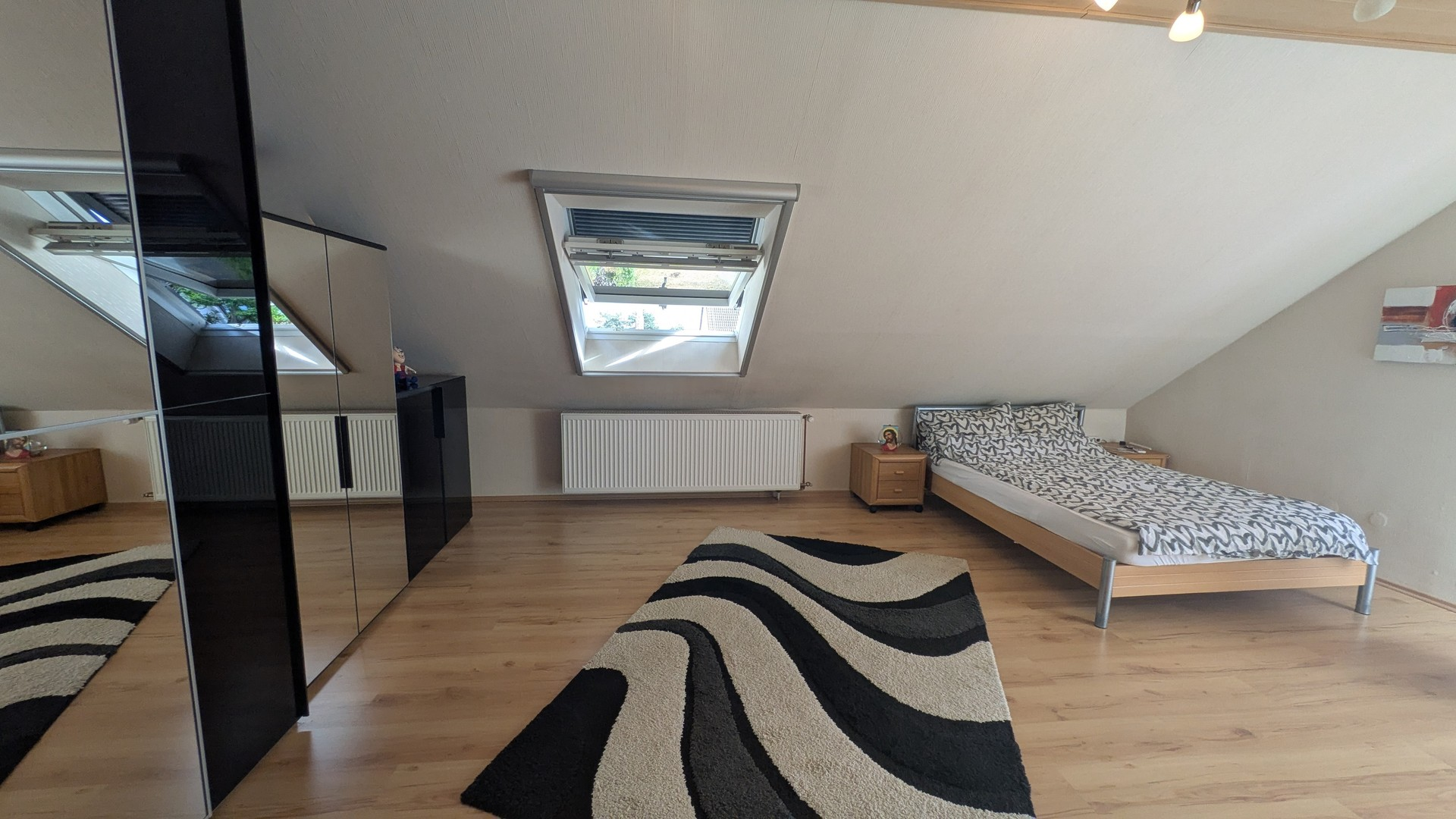 Wohn-, Schlafzimmer DG