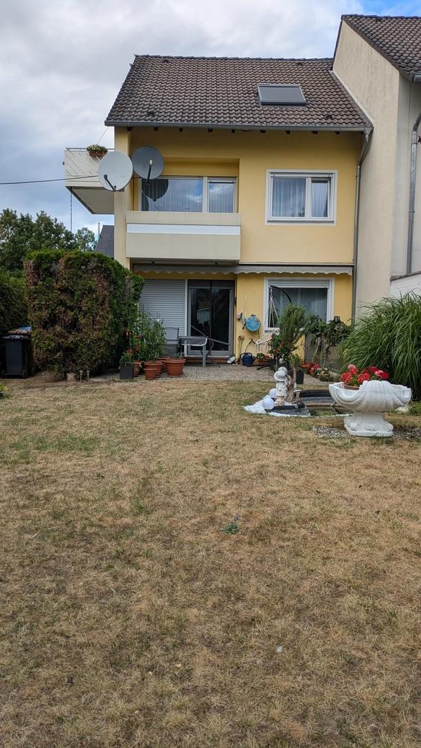 Ansicht hinten mit Garten