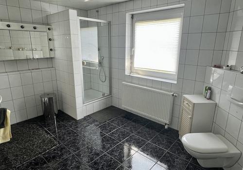 Badezimmer DG 