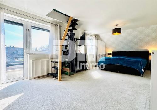 OG Wohnzimmer / Schlafzimmer  / Aufgang DG