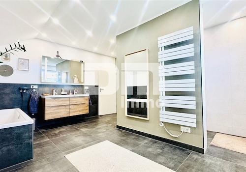 OG / DG Badezimmer / Wanne / Dusche