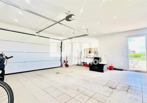 Doppelgarage / Zugang Terrasse