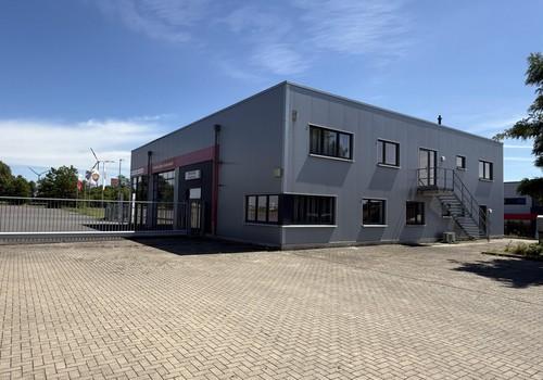 Kundenübergabehalle / Büros