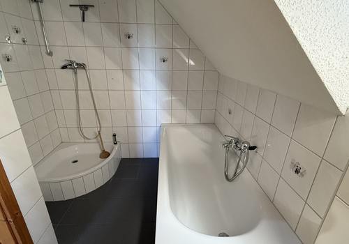 Bad im Dachgeschoss