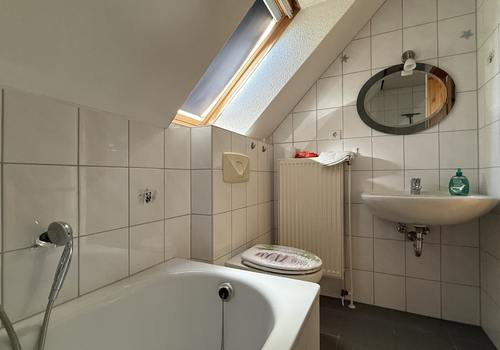 Bad im Dachgeschoss
