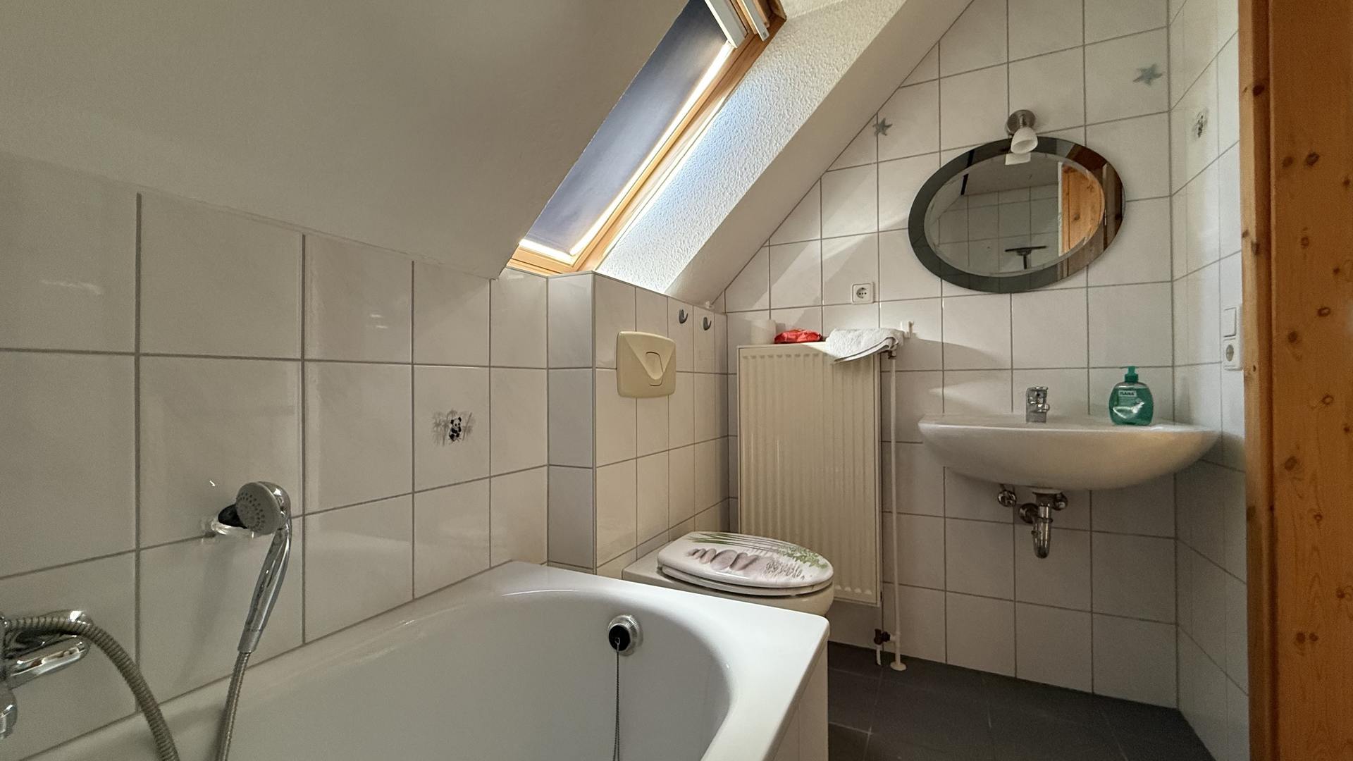 Bad im Dachgeschoss