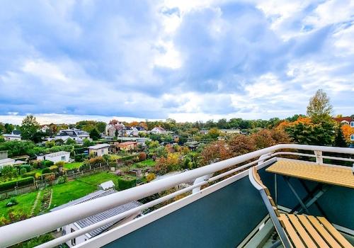 Balkon mit Blick ins Grün