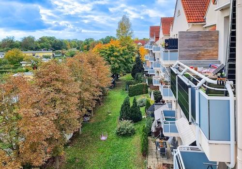 Balkon mit Blick ins Grün 