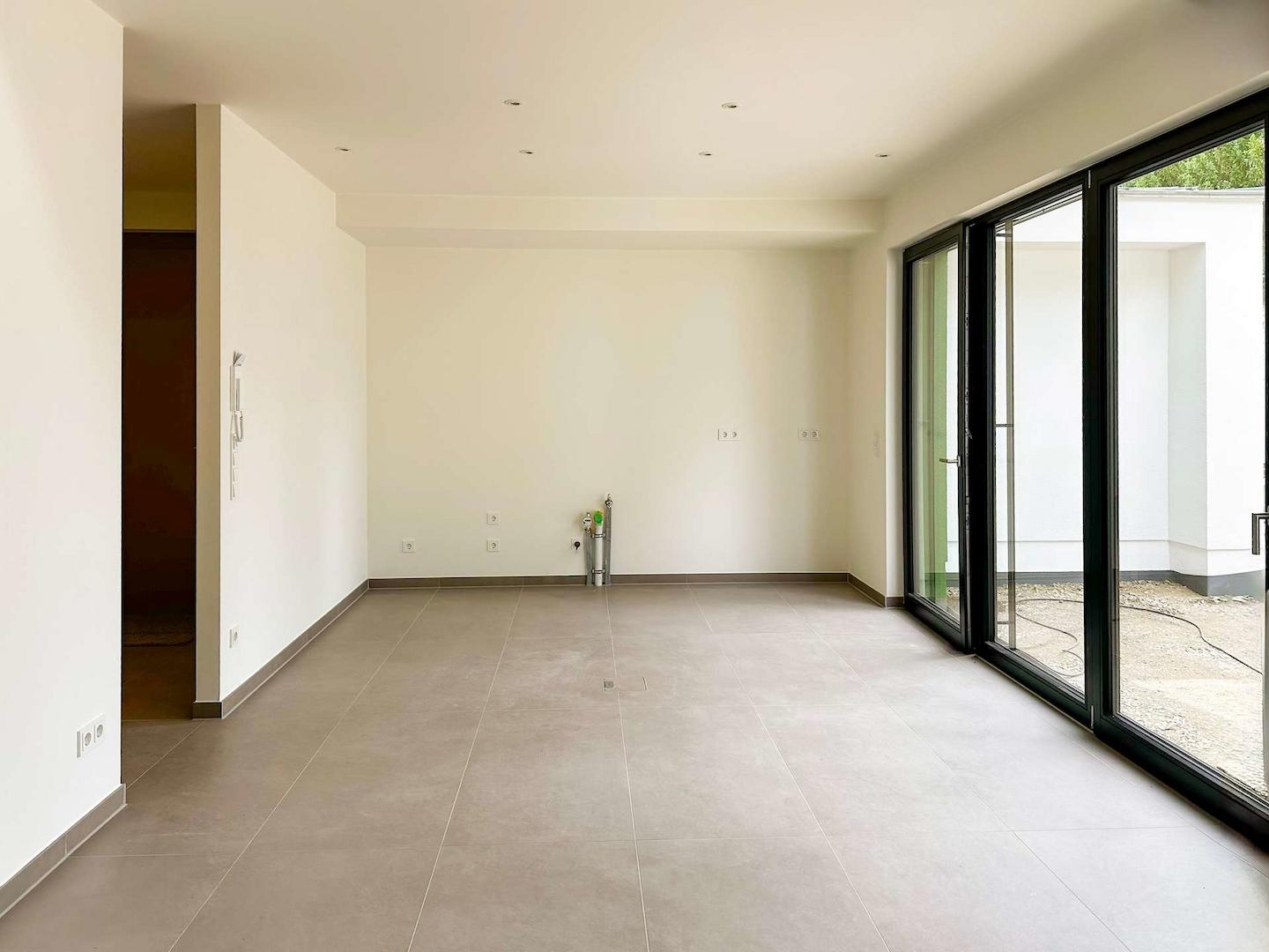 Küche mit Terrassenzugang