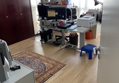 Schlafzimmer mit Arbeitsplatz